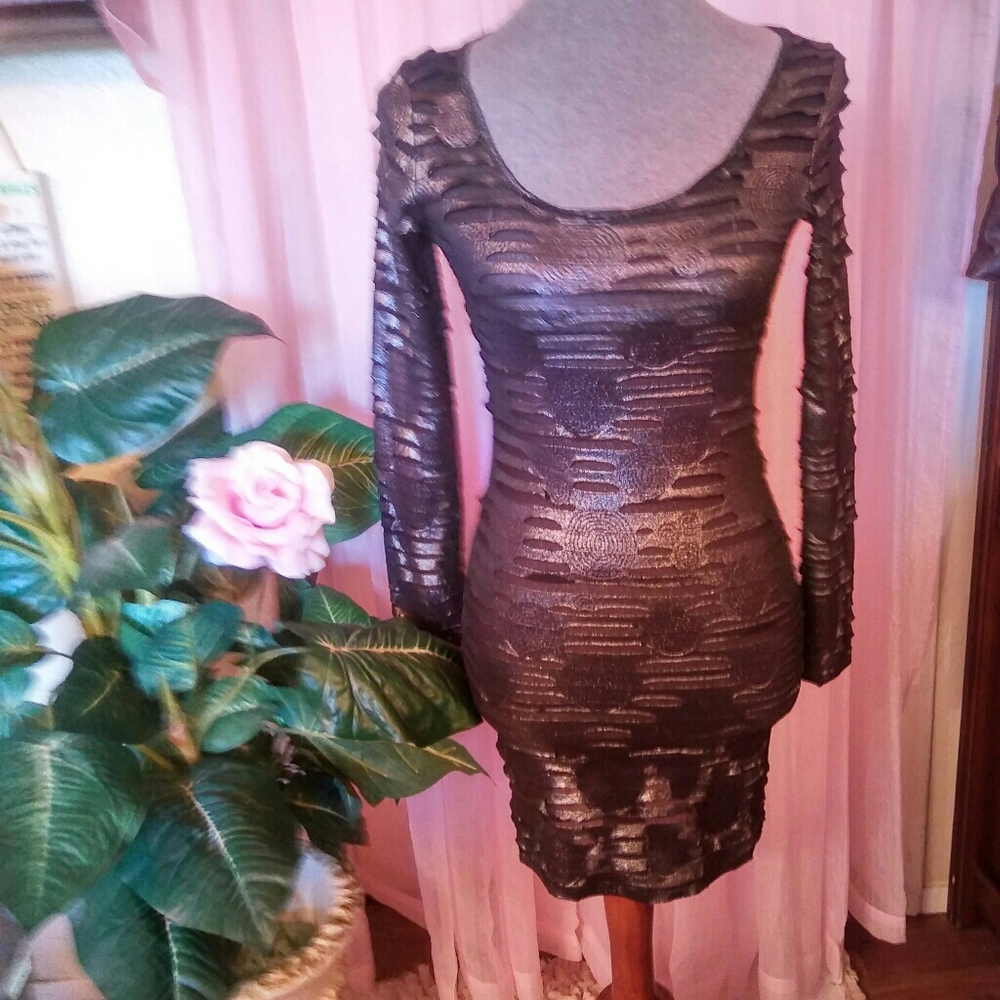 Dress 🌹🌺🍄3 for $12👠⭐💚